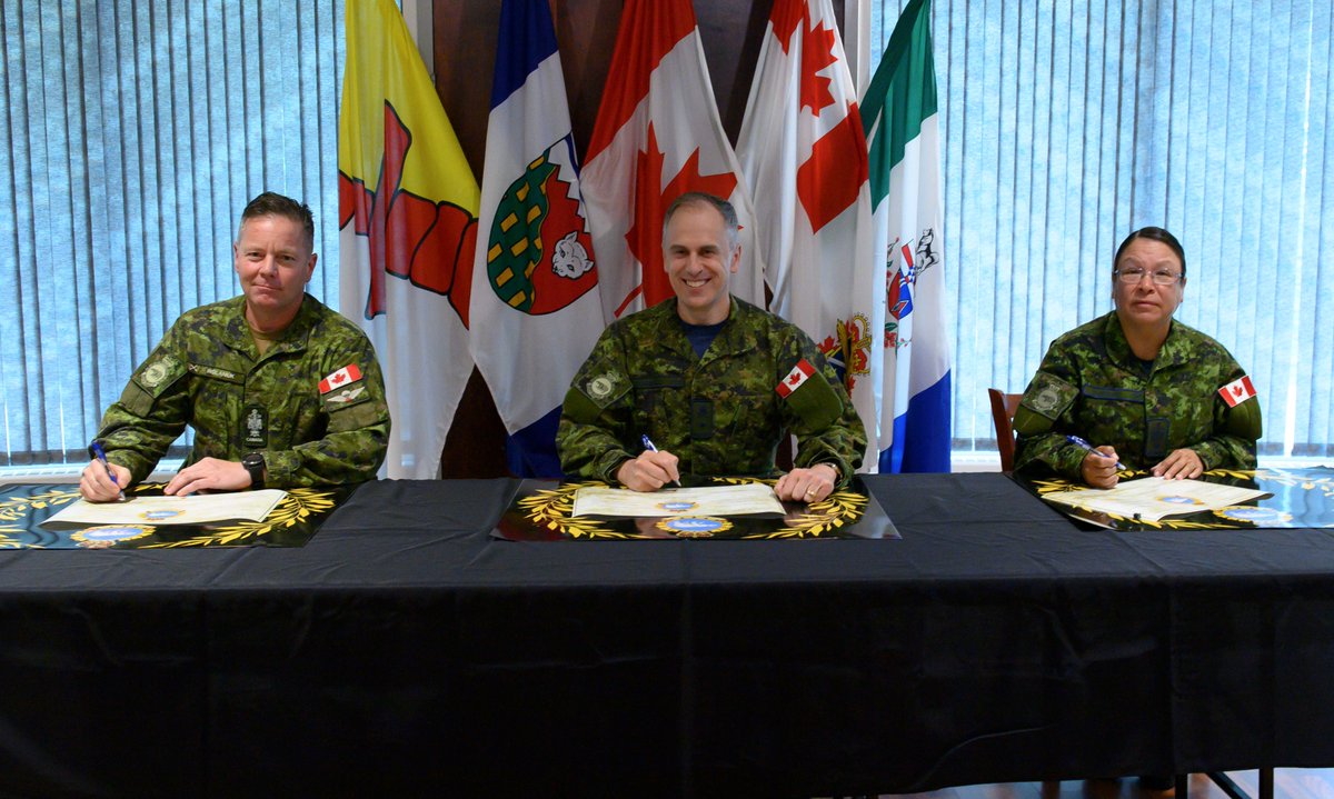 JTFN_FOIN's tweet photo. Je souhaite la bienvenue à l'Adjuc Terrence Wolaniuk, le nouvel adjudant-chef de la formation de la #FOIN! Lors d'une passation des fonctions, tenue aujourd'hui à Yellowknife, NT, l'Adjuc Wolaniuk a remplacé l'Adjuc Sherri Forward. Félicitations aux deux membres! #BravoZulo https://t.co/kPrgcLWJQI