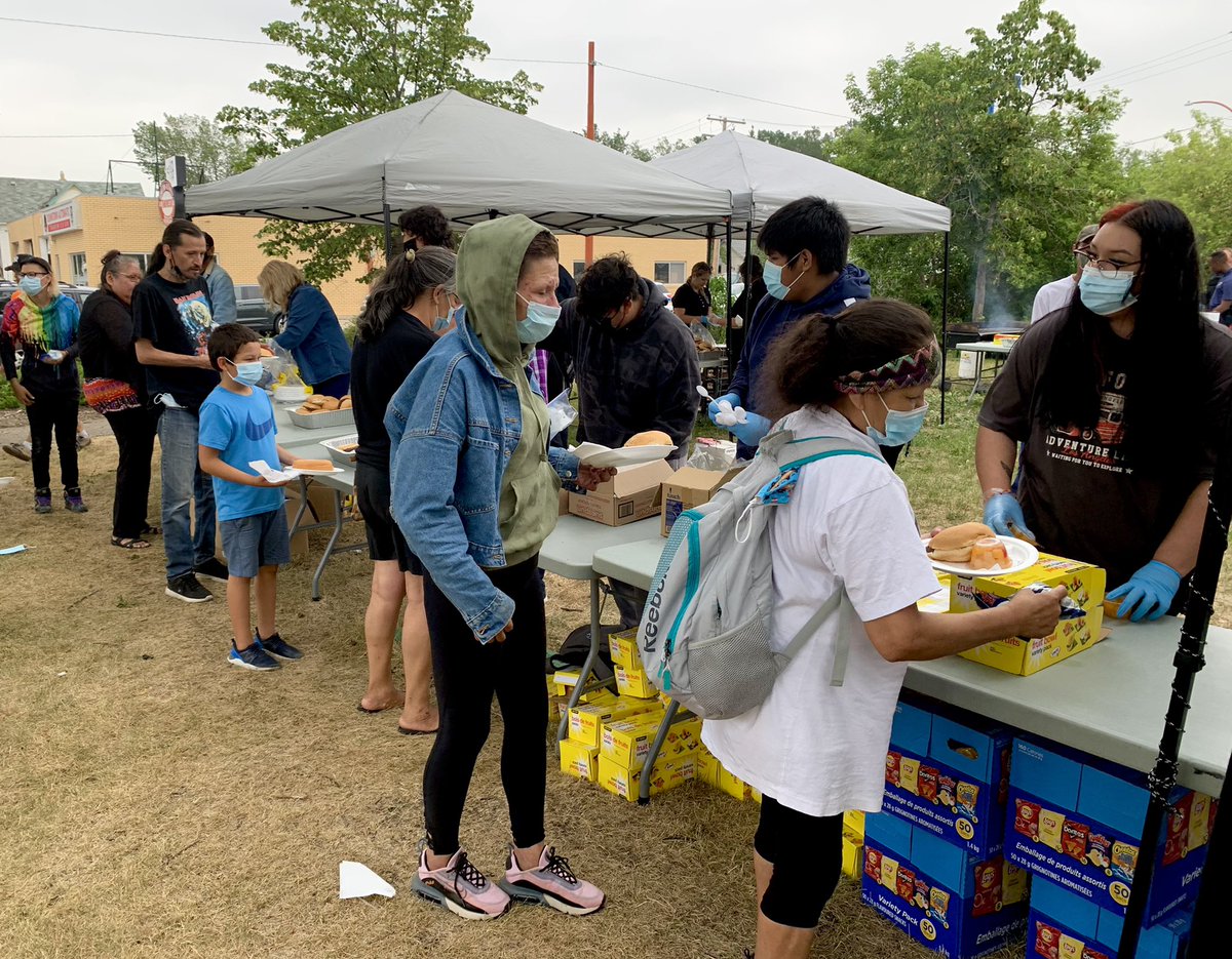 reginapolice's tweet photo. Glad to see so many residents at the annual Tamra Keepness BBQ in Pepsi Park today. Thanks to RTSIS and all the volunteers for bringing our community together. Lots of food left - we are serving until 3! #YQR https://t.co/cKTXpzDj8u