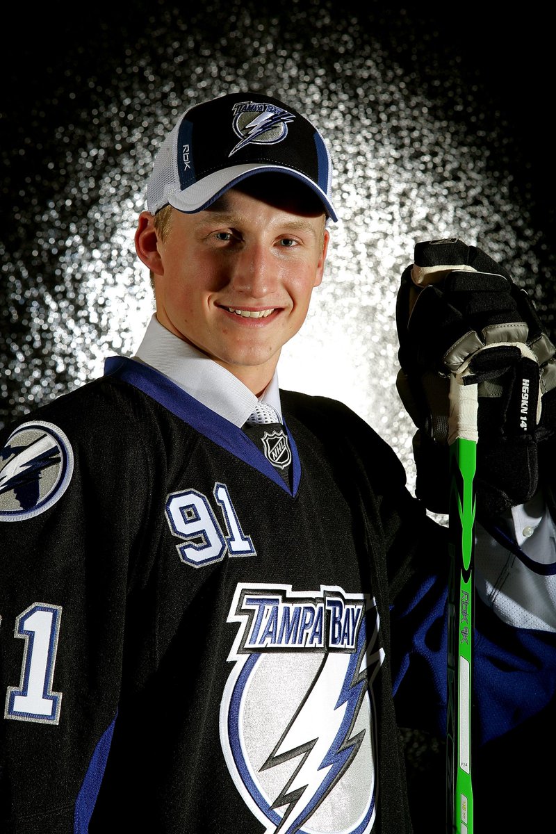 NHL's tweet image. Then and now, @TBLightning edition. 📸😁

Watch the 2021 #NHLDraft on July 23 at 8p ET on ESPN2, @Sportsnet and @TVASports!