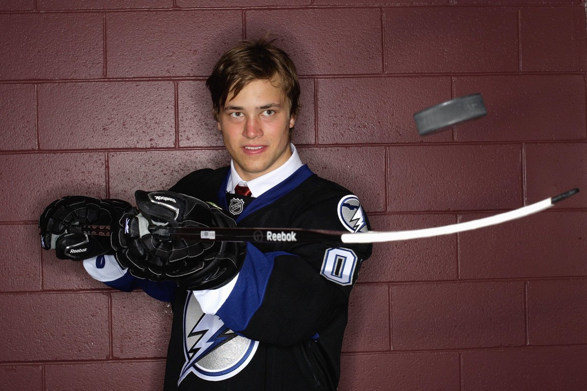 NHL's tweet image. Then and now, @TBLightning edition. 📸😁

Watch the 2021 #NHLDraft on July 23 at 8p ET on ESPN2, @Sportsnet and @TVASports!