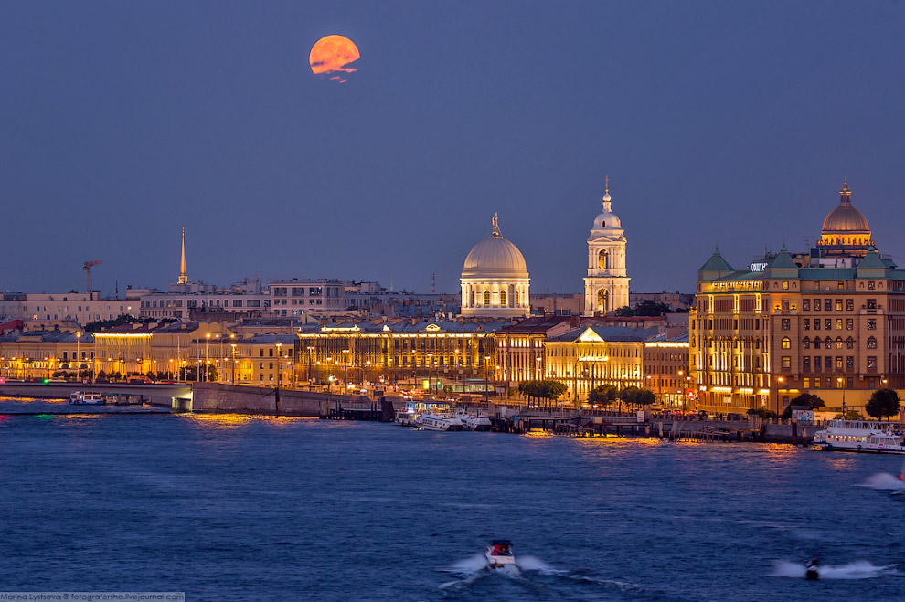 луна в санкт-петербурге. луна в спб. луна в санкт-петербурге. луна над питером. луна фото.
