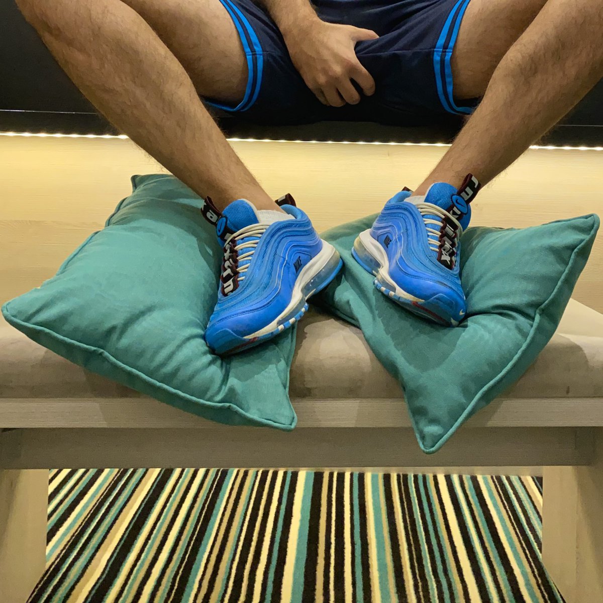 air_must's tweet photo. Wanna be that pillow?

#gaymaster #gaystomp #lickmysoles #lickmysneakers #kiffeur #gaylad https://t.co/btheDRLK2y