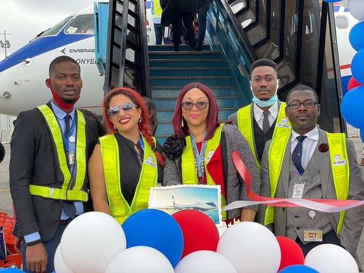 Today, we officially commissioned our ultramodern E195-E2 airplanes into service. These brand new aircraft are the latest invention from Embraer and offer you a whole new level of comfort.

Keep choosing Air Peace.

#BetterDealWithAirPeace #airpeace #embraer
