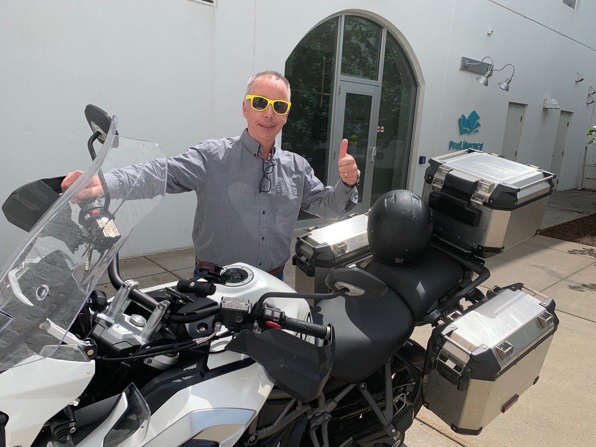 The future is bright when we all shine a light on #literacy. #TheYellowGlassesProject #ShineBrighter <a href="/DollarGeneral/">Dollar General</a>