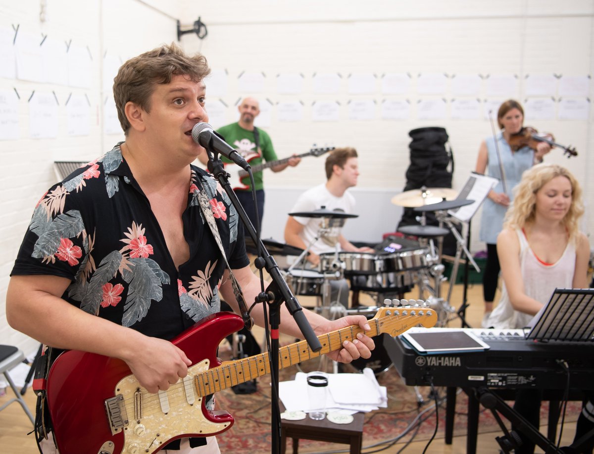 Queen's Theatre Hornchurch tweet media