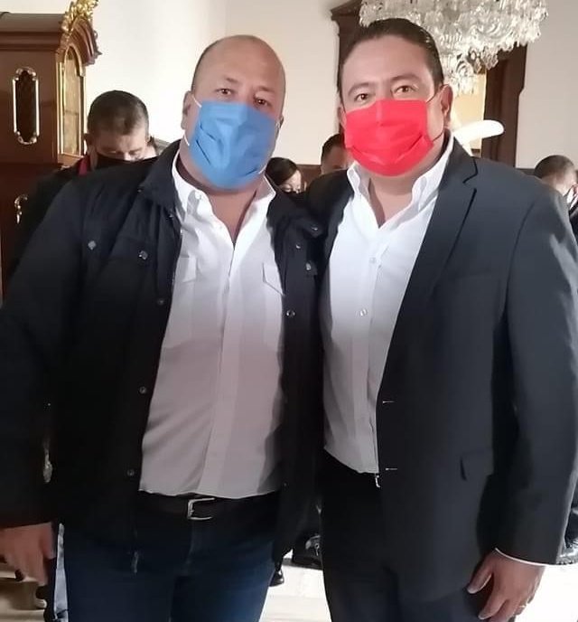 GustavoRoblesM's tweet photo. Excelente reunión de trabajo con el Gobernador del Estado @EnriqueAlfaroR , agradezco su apertura, seguimos trabajando y gestionando para nuestro Autlán, se vienen grandes proyectos. https://t.co/55Lv8ukKDL