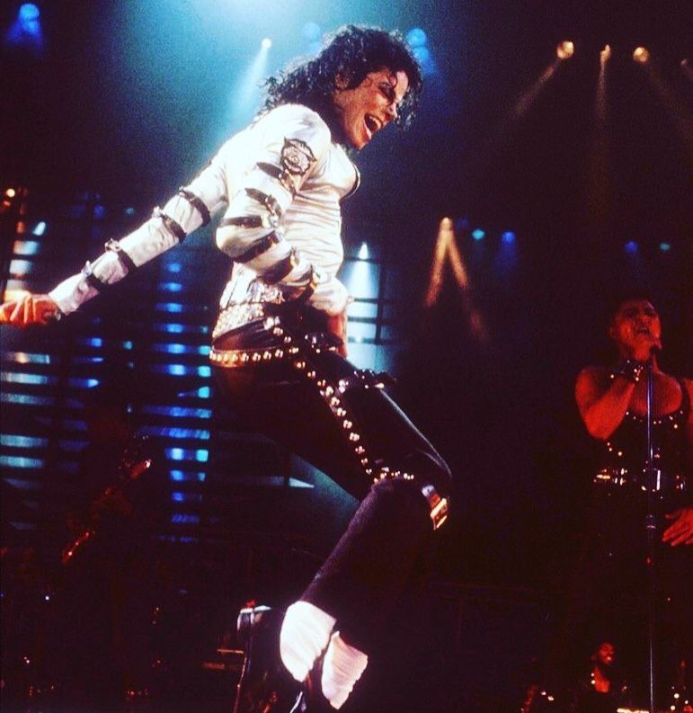 emma_js5's tweet photo. #MichaelJackson https://t.co/vTZeQTfzHb