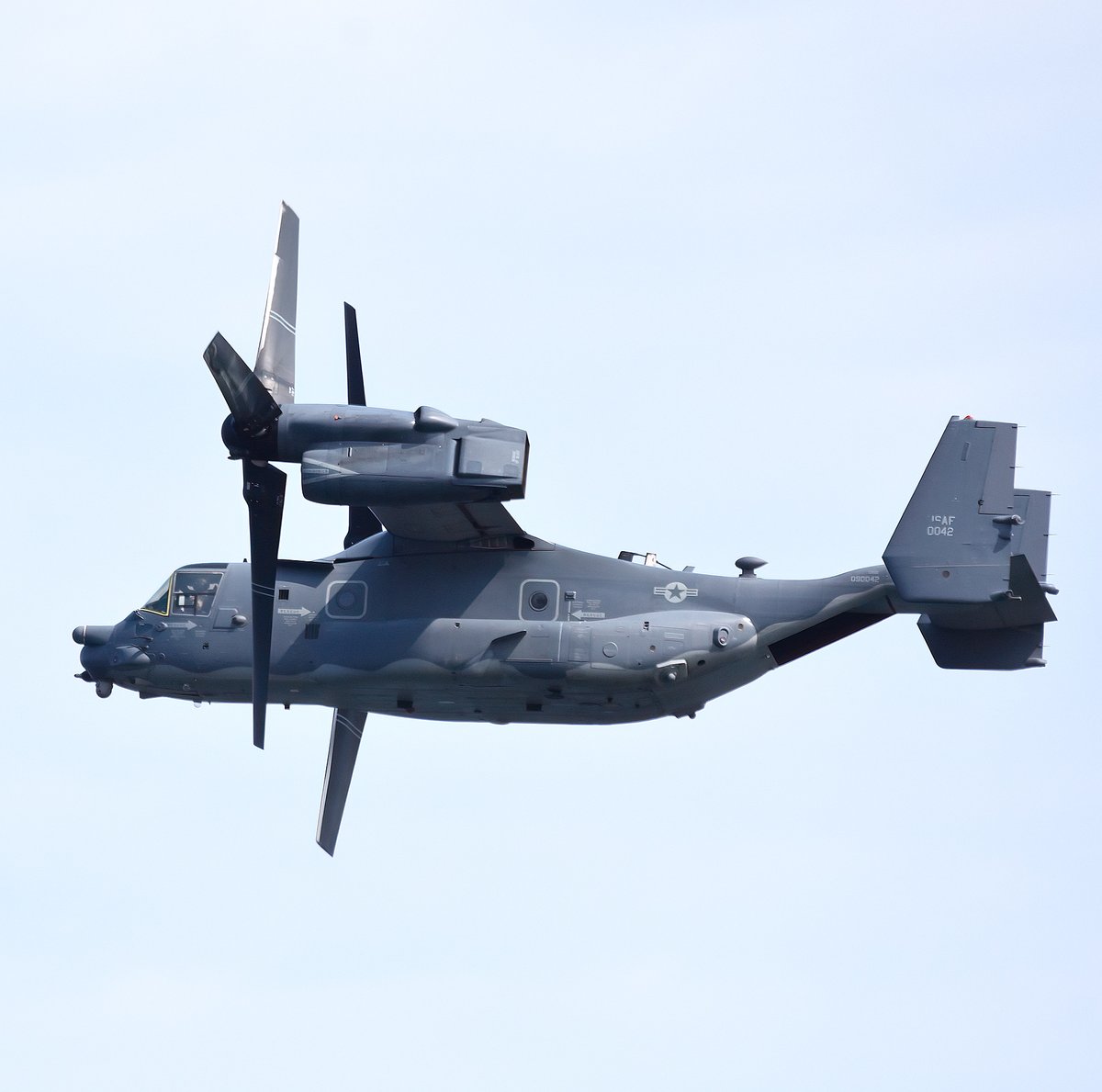 USAF Bell Boeing V-22 Osprey (0042) passing over south #Cowal, #Argyll, #Scotland this afternoon. I think it did about 4 passes today. #V22 #v22osprey #usaf #planespotting #aviation #avgeek #AirForce #aimhigh #MilitaryAviation #militaryaircraft #Military #aviationphotography