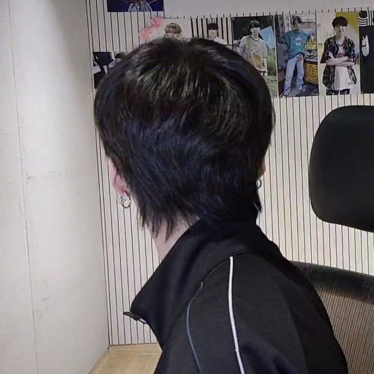 yoongisarchive's tweet image. black mullet                       blonde mullet