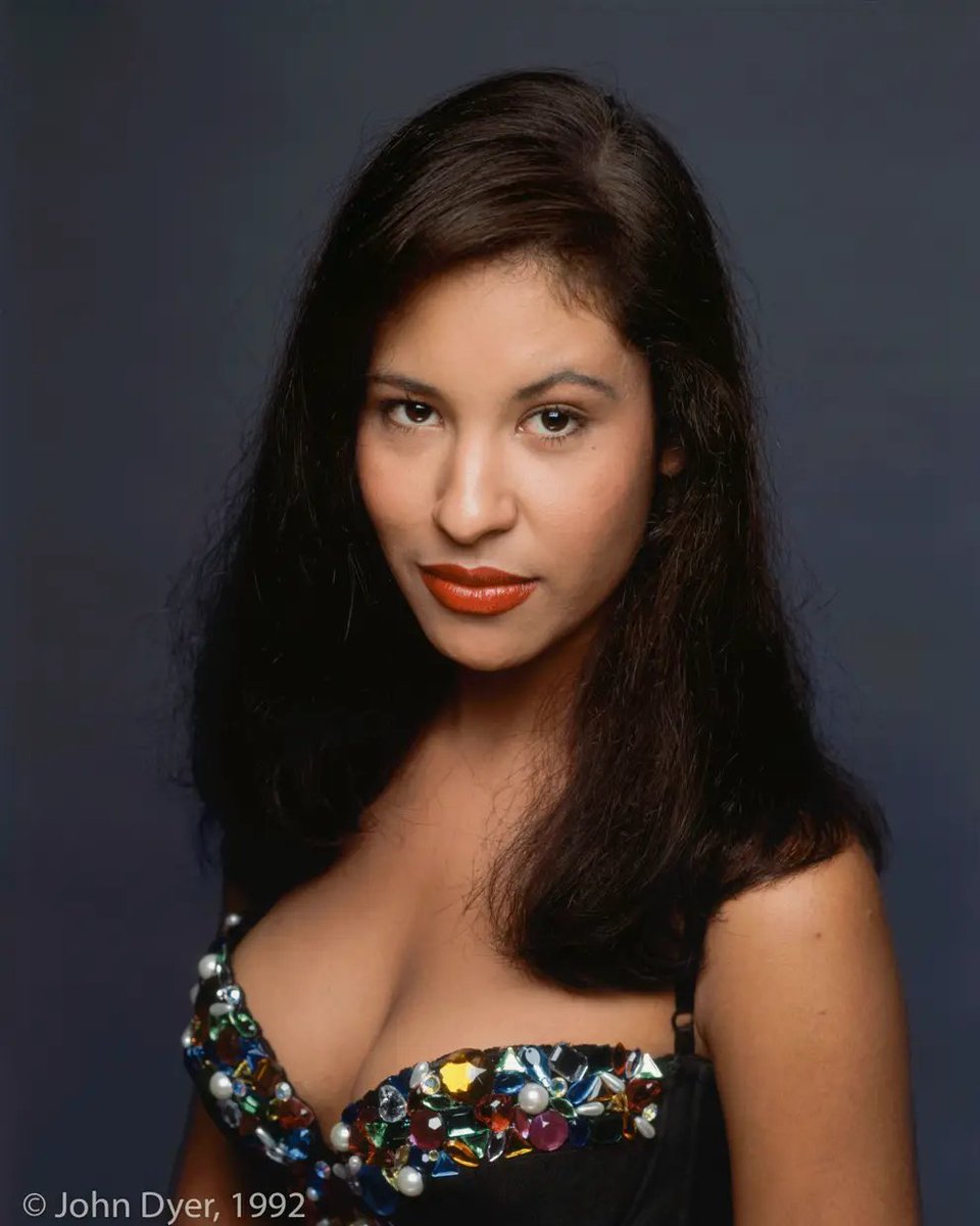 RT @SelenaHourIy: Selena Quintanilla Shot by John Dyer (1992) https://t.co/qmoBvSFlYD