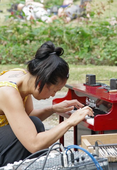 newjazzword's tweet photo. In 2013 @AudreyLauro #sax #YukoOshima #drums + #PakYanLau (pic:#SOConnor) #toypiano #synth began #Lauroshilau + #LiveatPadova @NEGOCITOrecords finds the connected 3 #blending #singletones into #groupcreativity. Review: https://t.co/0l8B7XBWpG #Belgium #France #freemusic #improv https://t.co/8QNN8K1o63