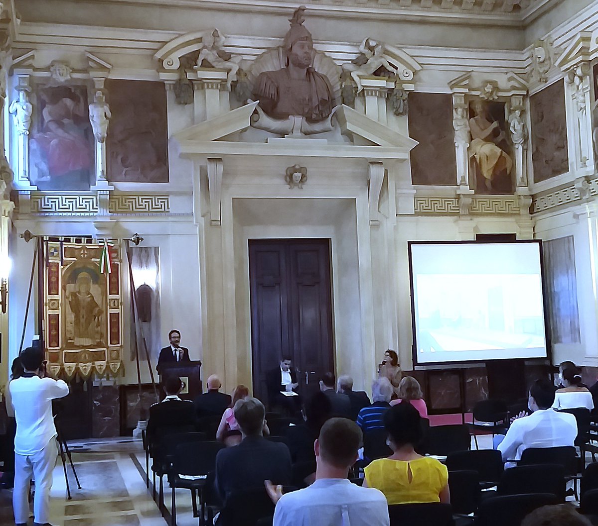 ginugiola's tweet photo. #eranosemi #sullenostregambe #eranoeroi
Tina #Montinaro #vedova di #Antonio #CapoScorta #giudice #Falcone
accolta in #SalaAlessi da Lamberto #Bertole presidente #ConsiglioComunale
a incontro @WikiMafia con #Caselli #Farina #Saccone
#QS15 @libera_annclm
@VivMilano @EmilianoVerga https://t.co/qh7P0AzBFC