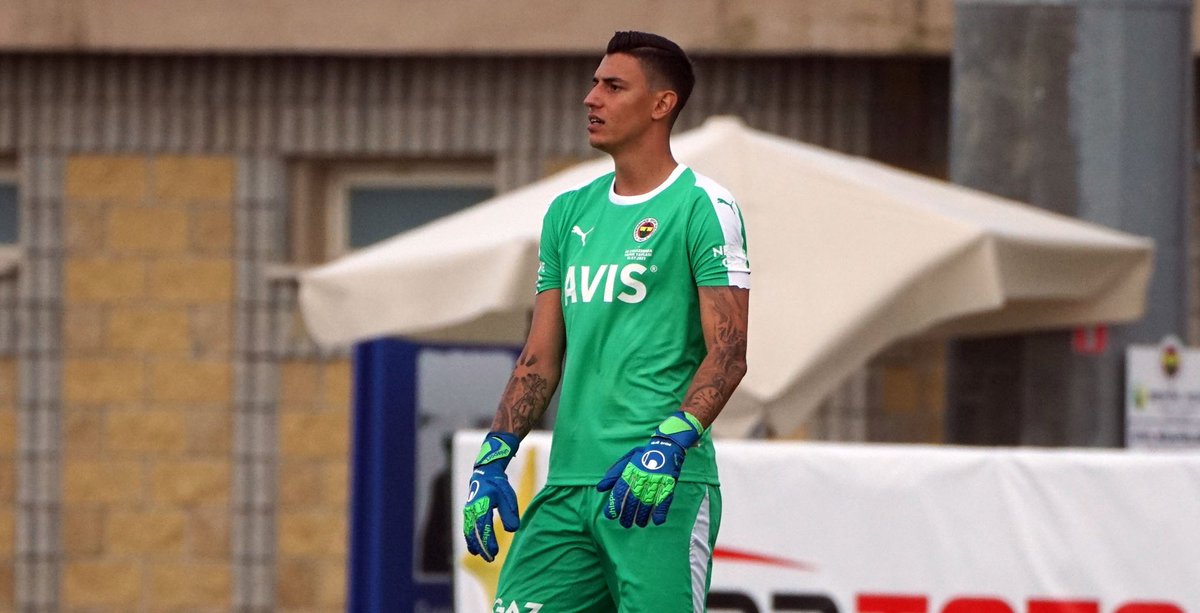 Her topa çıkma, penaltıda su içme, penaltı vuruşu yapılırken düz durma... Yeni bir Volkan Demirel yetişiyor.