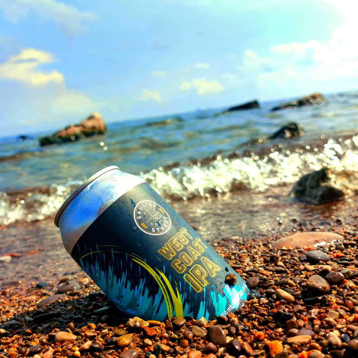 MoNDAY DrOp!☀️ 🌊🌊🍻

Sometimes we break tradition around here... and then sometimes... we don't.

WEST COAST IPA 355mL 6%
Piney, grapefruit, citrus, Dank.
 Bare bones and no tricks. We stuck to the books with this to bring you a traditional West Coast style IPA.
Cheers!