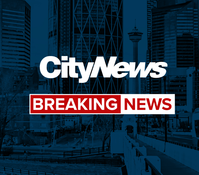 citynewscalgary's tweet photo. BREAKING: The federal government will begin letting fully vaccinated U.S. citizens and permanent residents into Canada on Aug. 9, and the rest of the world Sept. 7. https://t.co/2zuSRT505y https://t.co/iOCrBUQ4QA