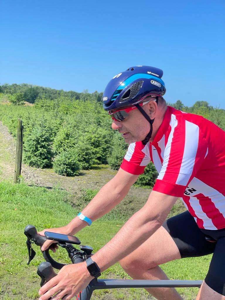 paulvankemenade's tweet photo. Gisteren 125 km door Noord Limburg met de Tour der Ongeschoren Benen Classic. #topsportklimaat #tdobc #lierop https://t.co/e5PDHZeOGS