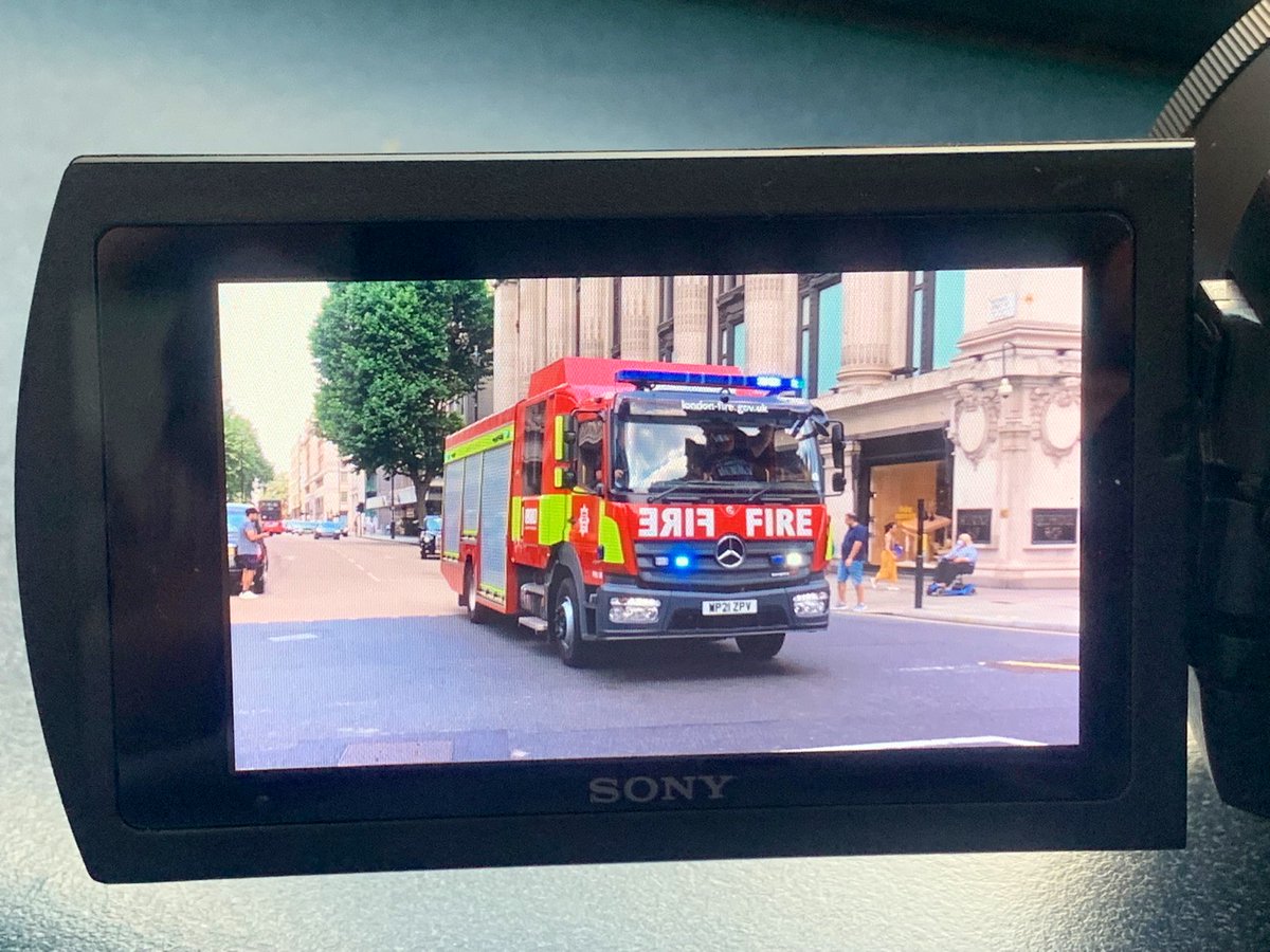 EasternFirePics's tweet image. * * Coming Shortly * * BRAND NEW   #LFB Fire Rescue Units #FRU x 2 Responding citywide.. #LondonFire #London #FireRescueUnit 🚒🔥 #Fire #EmergencyOne #Rescue #MercedesBenz @EOneUKLtd @MercedesTruckUK FRU29 FRU30 … 🚒