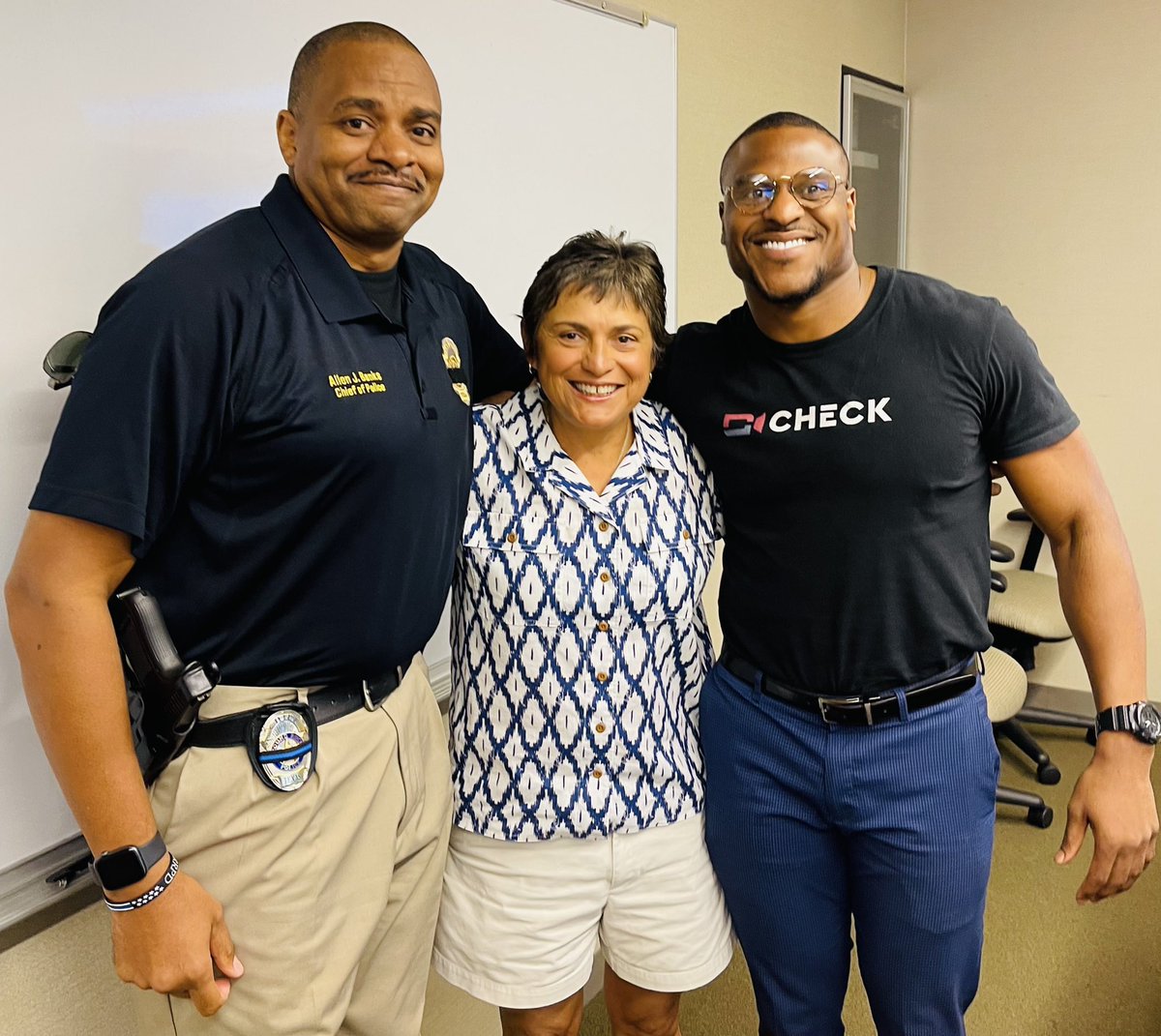 BigMike052's tweet image. I had the pleasure of meeting with &amp;amp; learning from  @ChiefAllenBanks @ChiefRobledo @EaglePete7 and sharing @get_check_app. What stood out was their emphasis on #community and bridging the #gap to create positive #change together.
#innovation #together #getcheck