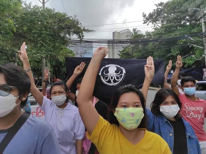 Gen Z youths of Yangon took the streets this evening to show unity with fallen martyrs who were killed by Myanmar Military on July 19, 1947.
MYANMAR MARTYRS' DAY 

#HonorTheFallenHeroes
#July19Coup 
#WhatsHappeningInMyanmar