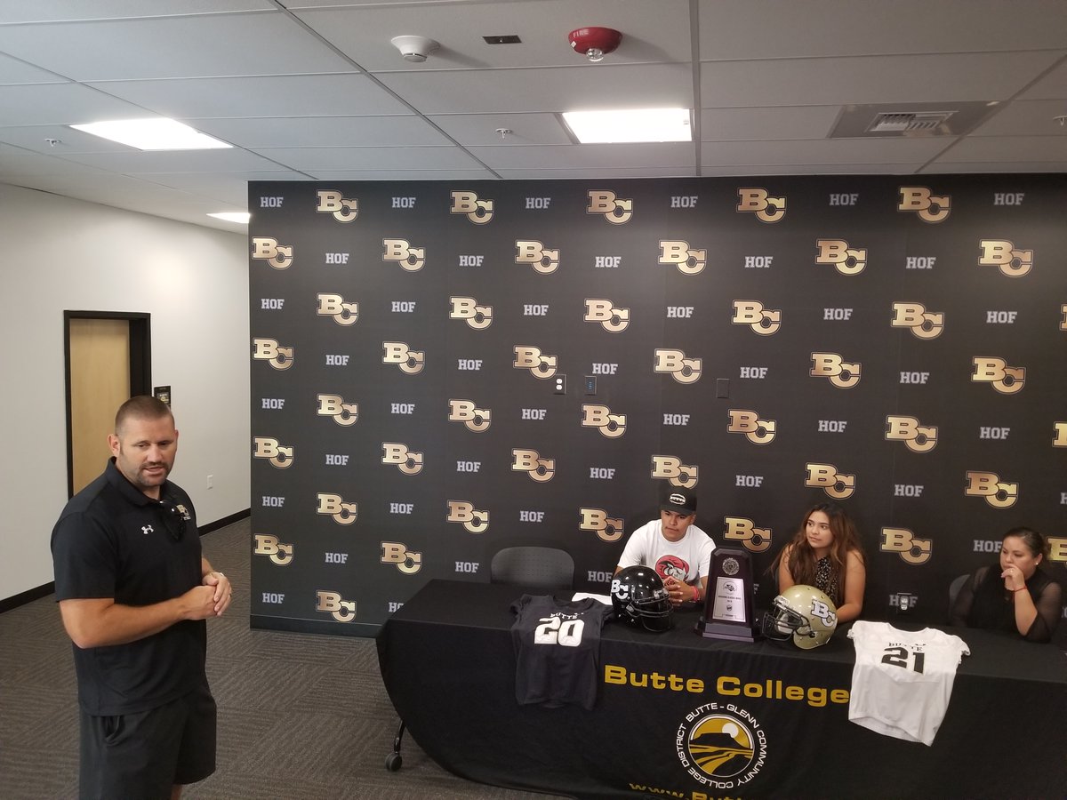 ButteFootball's tweet photo. Another @ButteFootball Roadrunner moving on! @jobanniesparza8 signed with @WSSURamFootball this morning! #BCPride https://t.co/PVf1iCYFK0