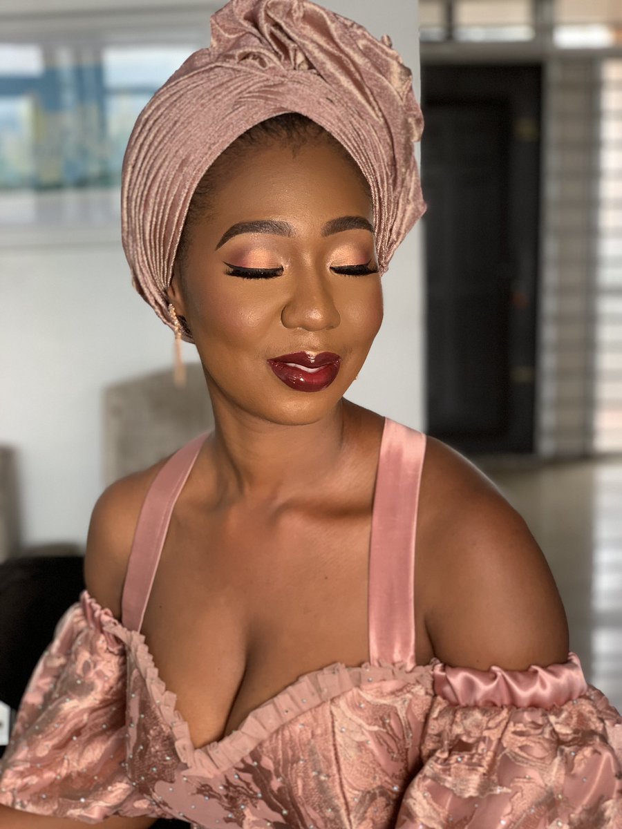 makeupbynara_'s tweet photo. Glossy deep red for the win🎉
You’ll get to learn my signature glossy lips in my upcoming class. Keep your coins guys, MBN makeup training is approaching and I’d be teaching easy steps to get your a flawless face beat.😘 https://t.co/efdcriJuOP