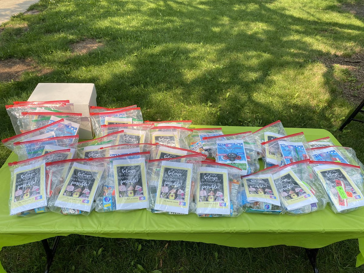 CSI Day with summer campers at Jackson Park, treat bags from The Helen &amp; Joe Foundation!!!@ChicagoACES1 <a href="/Chicago_Police/">Chicago Police</a>