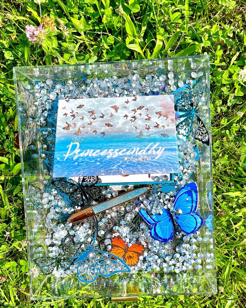 💎Lash Away🦋🦋🦋✨ 

Make Sure You get yourself A Pair While you’re at it🥰, Link in my Bio🪄 

~Minty Bash 
#lashaway🦋🦋🦋✨ #MintyBash #lashes #Magiceyeliner #tweezers #NoLashGlueNeeded #shippingincluded📦 #getyours #makeup #shopsmallbusiness #happymonday #minklashes