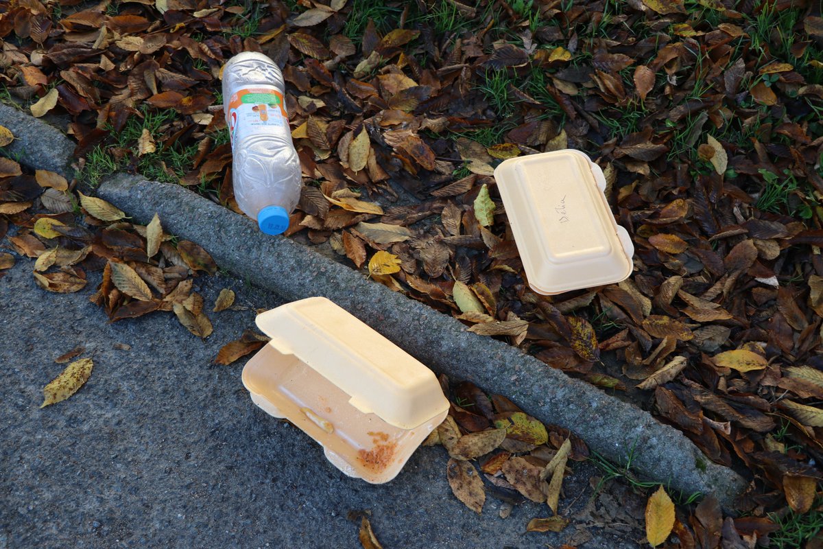 🥙Depuis le 1 Juillet 2021, les boites à kebab, en polystyrène, sont interdites. Une démarche qui s'inscrit dans la loi anti-gaspillage visant la fin progressive des plastiques à usage unique. En vigueur le 1/01, la loi a laissé 6 mois aux restaurateurs pour écouler leur stock.