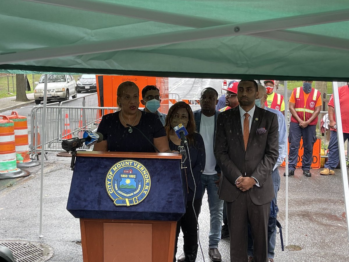 jamaaltbailey's tweet photo. Environmental racism is rampant &amp; climate justice is critical. Infrastructure in #MountVernon is in desperate need of repair- specifically the sewer system. Our residents deserve more. Thanks to @CathFlowers for visiting &amp; @MayorSPH for raising awareness to remedy this matter. https://t.co/WxWT2VrVcj