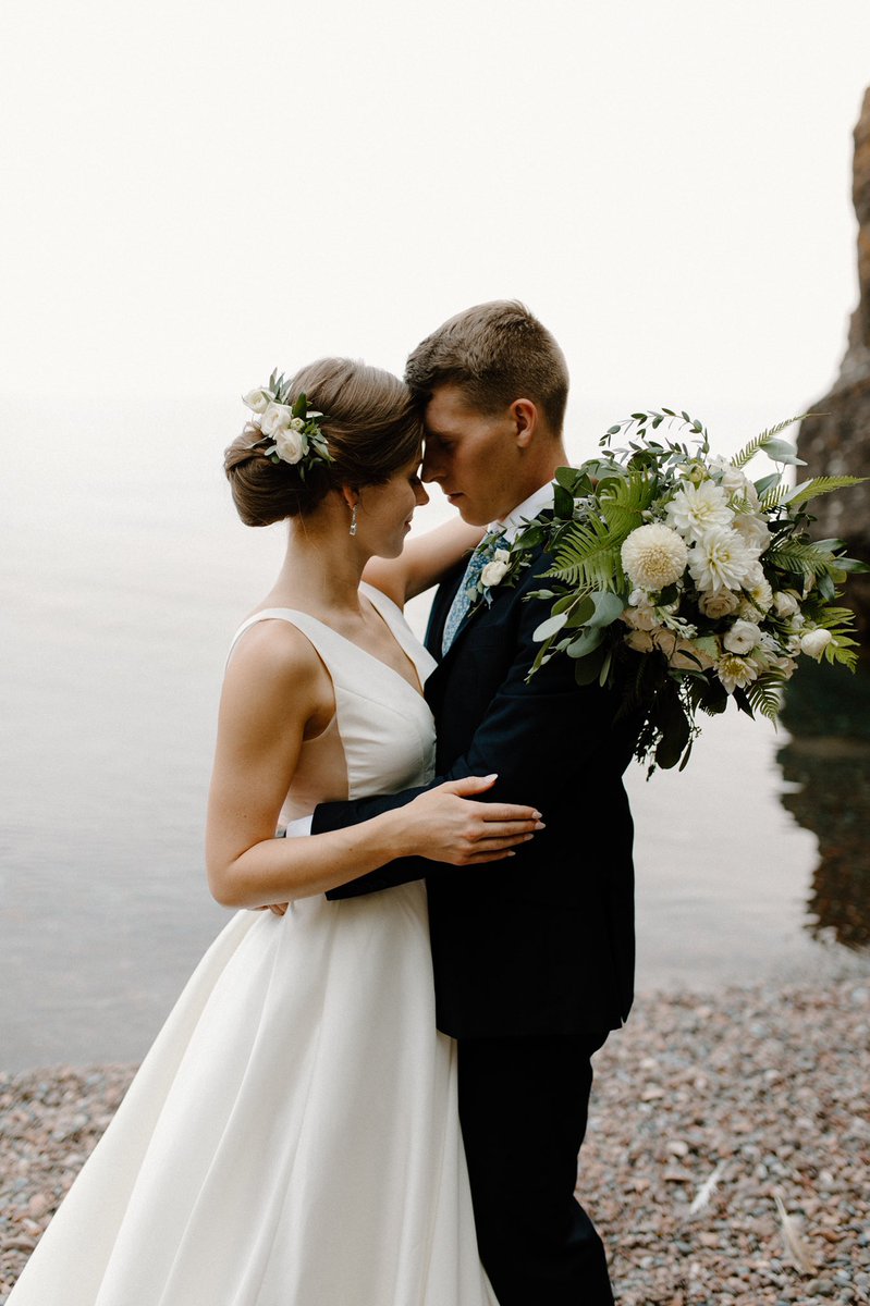 kyralee2011's tweet photo. Wedding day magic ✨ https://t.co/NnSL50Qm3J