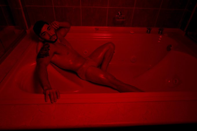 Mmm plenty of room for two ? #MondayVibes #jockmenlive https://t.co/SbjAfXrXxG