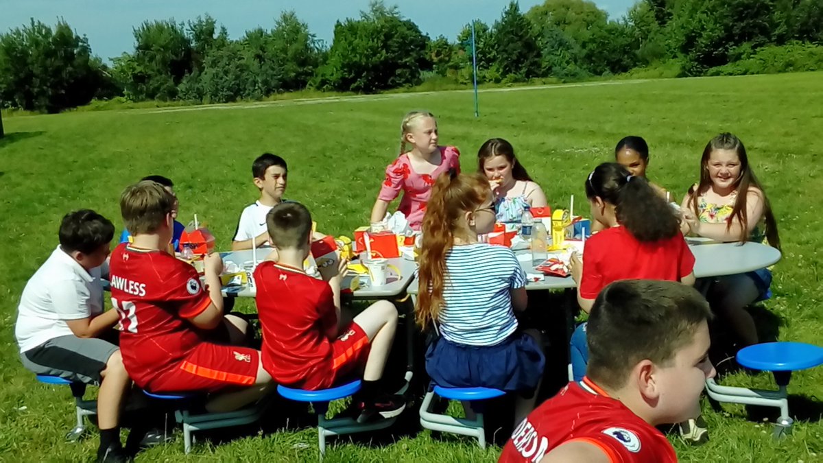 SMAAAClass013's tweet photo. Year 6 Prom - a wonderful fun afternoon in the sun. @SMAAASchool https://t.co/88aosn8um6