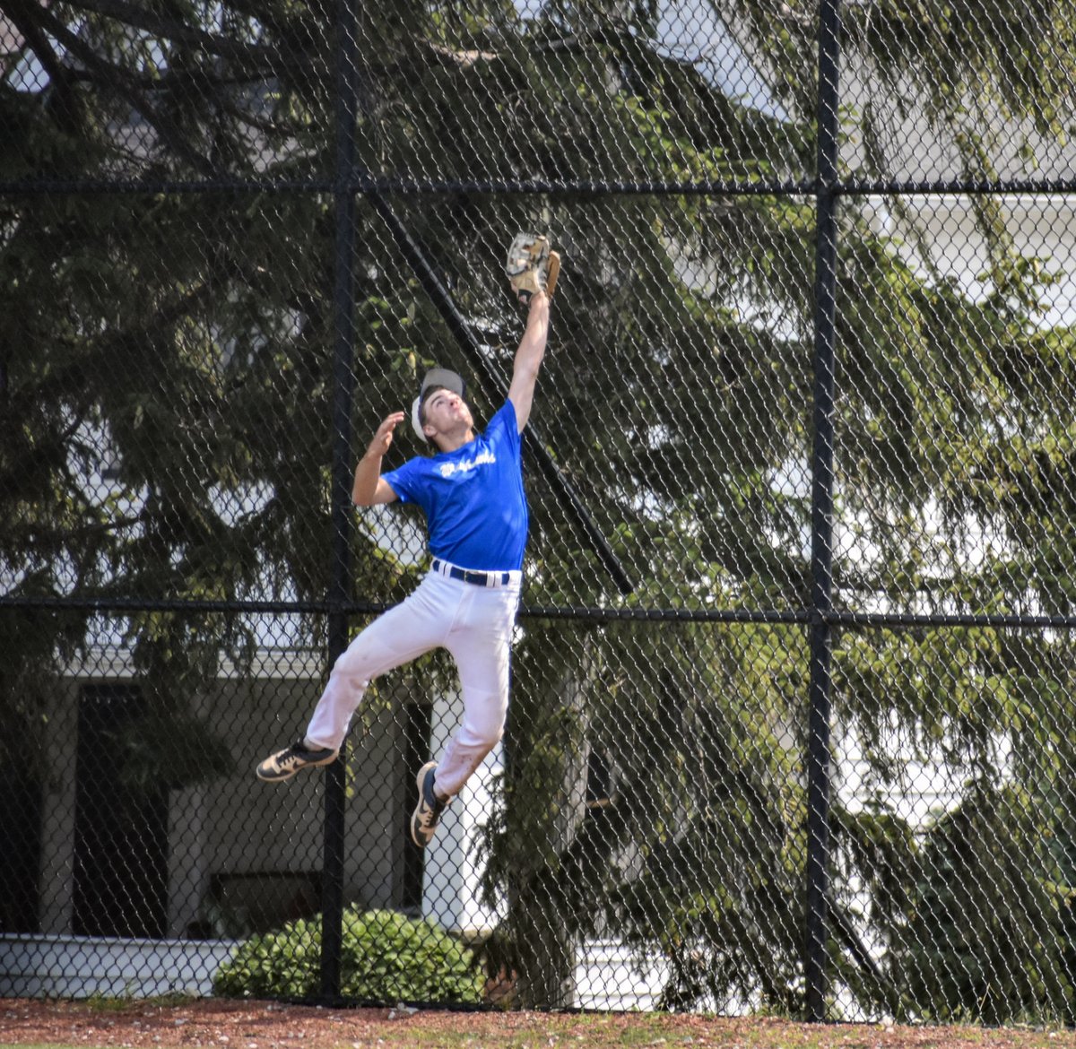tleplus3's tweet photo. Let me tell you how much I love ♥️ watching this kid of mine play baseball ⚾️. He's got speed and hops! Cannot wait to see what the future holds in his senior year, college and beyond. Reach for the 🌟 #MLBgoals @Derek57943343 @LEW_Mizuno17 @Hornet_Baseball https://t.co/yEqfVNBeP4