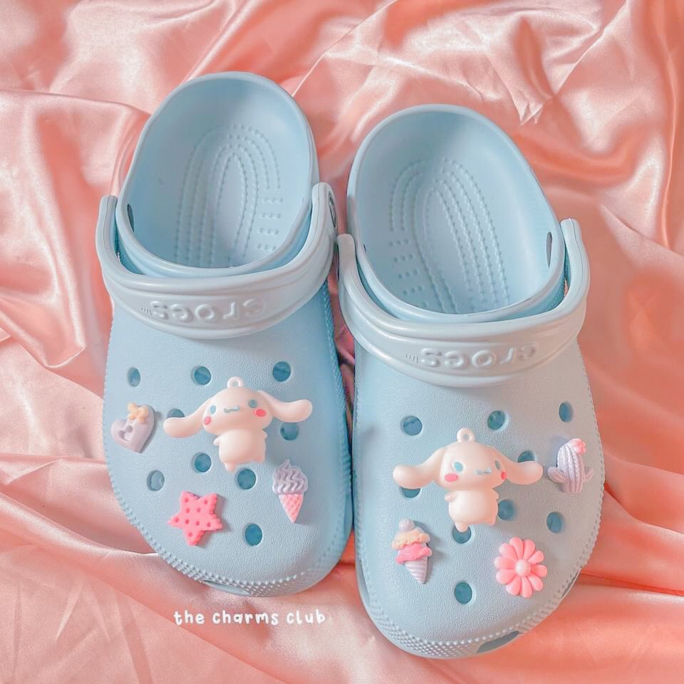 BlossomyBri's tweet photo. Sanrio croc charms! 🍓🌸🍦🌷🧁 https://t.co/evXJhO9OA3