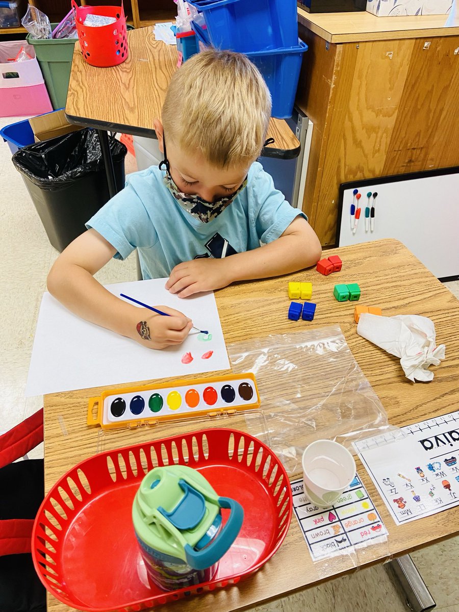 MsDoshisClass's tweet photo. We sorted unifex cubes and recorded our work using water colors! https://t.co/xaitCJsDUz