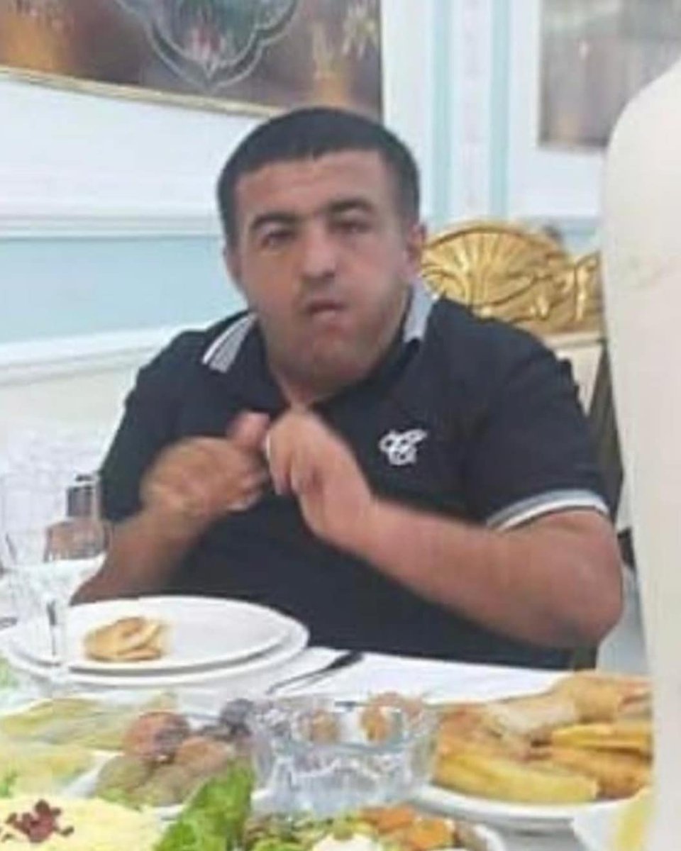 Toyda yemək yeyərkən anidən kamera çəkmişdir: