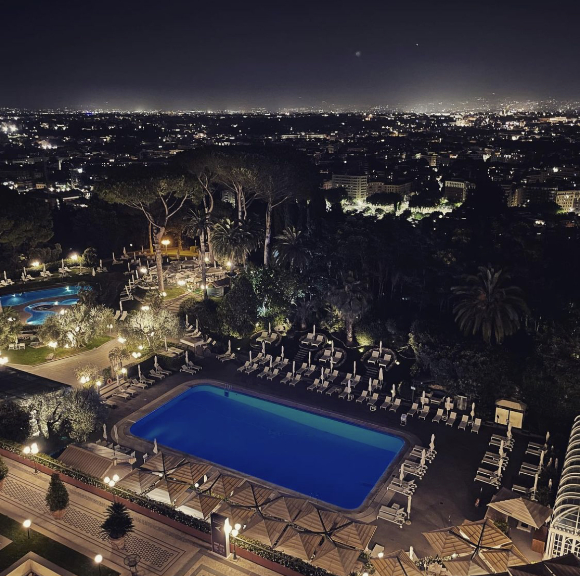 RomeCavalieri's tweet image. Night swimming vibes. ✨ 🌙 ✨ 

📸 // @stijnverschelde

#MotivationMonday

#coolpools #haveagreatweek #motivation #romebynight #breathtaking #letsgo #starttheweekright #passion #travel #wanderlust #travelitaly #travelrome #eternalcity #rome #roma #italy #dreamitaly🇮🇹