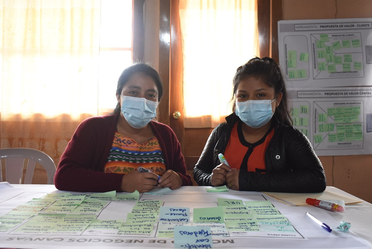 📢 El jueves pasado tuvimos la última jornada con los jóvenes de #MentesInquietas de Totonicapán 🇬🇹

L@s jóvenes lograron fortalecer sus capacidades empresariales y finalizar con 4 ideas de negocio con enfoque social y ambiental. 🌿
