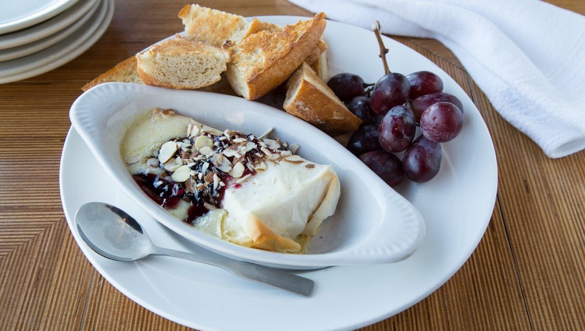 Always eager to sink our spoon into <a href="/HomesteaderCafe/">The Homesteader Cafe</a>'s Baked Brie 🤤⁠
⁠
10/10 recommend always starting your meal off with this delicious starter. Have you tried it? #DineLocal⁠
⁠
📸: @kccheeses