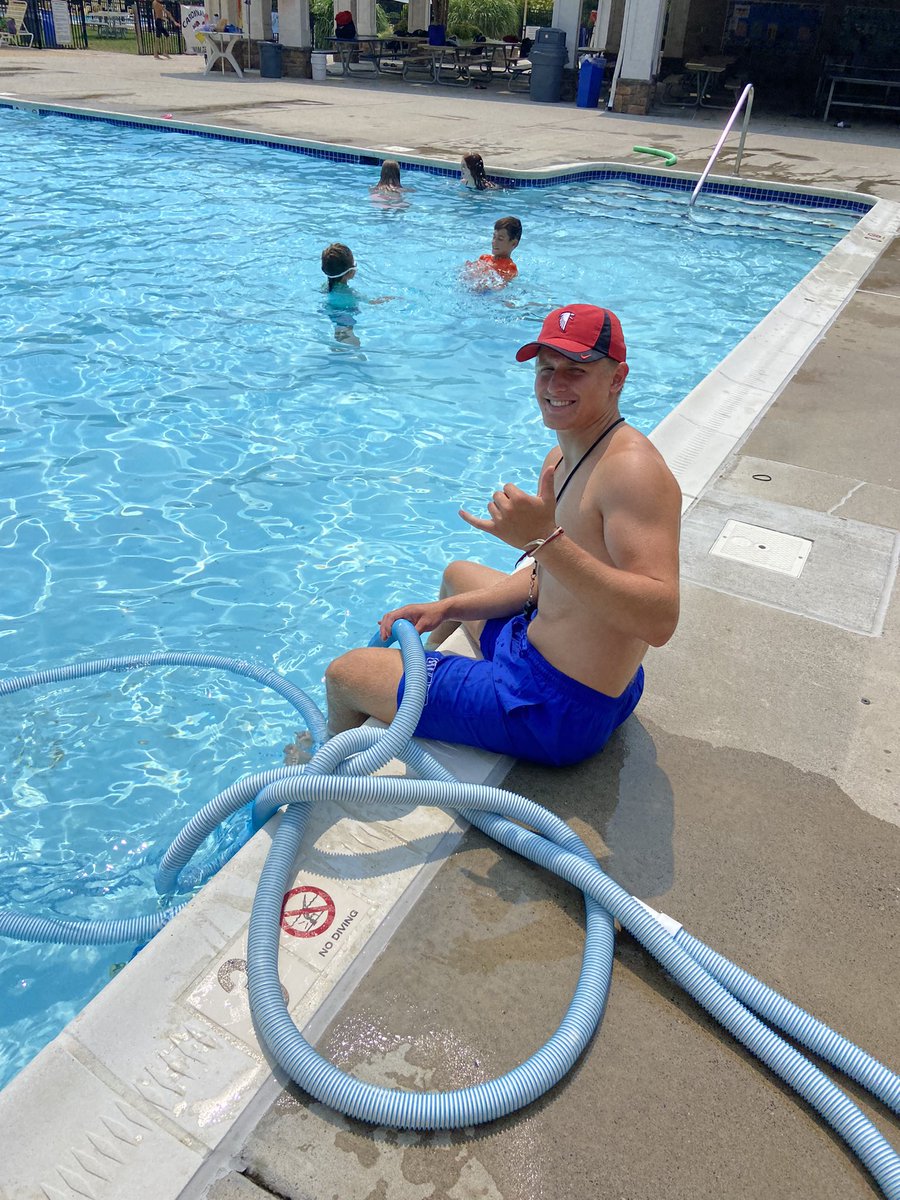 CHlifeguards's tweet image. Our 1st year guard, getting the vacuum primed and ready to go! #pooloftheweek #defendingchamps