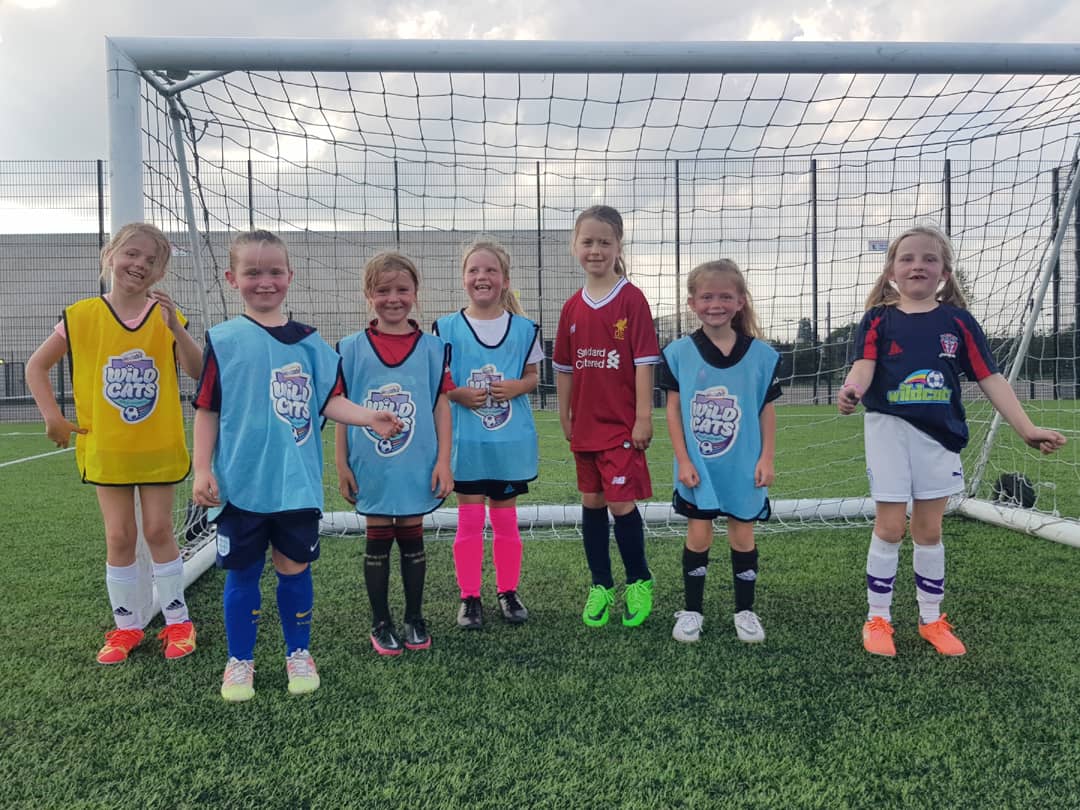 Tonight the U7s visited Winsford Diamonds for their first ever match! The girls all played brilliantly together and should be really proud, look at those smiles! 😺 Thanks to Winsford Diamonds for inviting us.
#grassrootsfootball #Wildcats <a href="/weetabix/">Weetabix</a> <a href="/Cheshire_FA/">Cheshire Football Association</a>