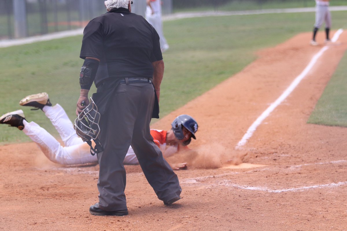Owen Ayers starts a string of four-straight singles for <a href="/StPeteHeatBB/">St. Pete Heat Baseball</a> as <a href="/derekbarone222/">Derek</a> singles in Ayers, and Jack Burke drives in his second of the game. 

Heat lead Saints 7-0, End3