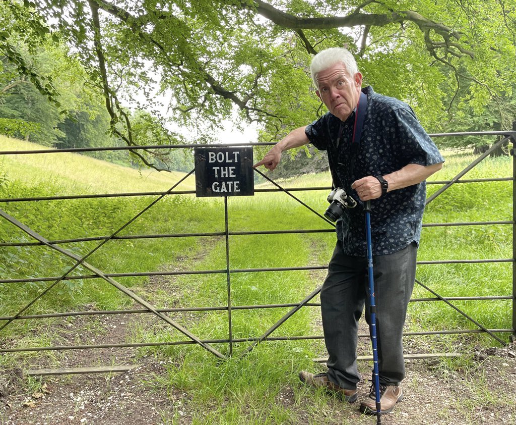 IMcMillan's tweet image. Here’s me at Sledmere today during the ⁦@swiftgroup⁩ filming. Photo by ⁦@Juice_Media_UK⁩ . I climbed over the gate to do some walking and pointing acting.