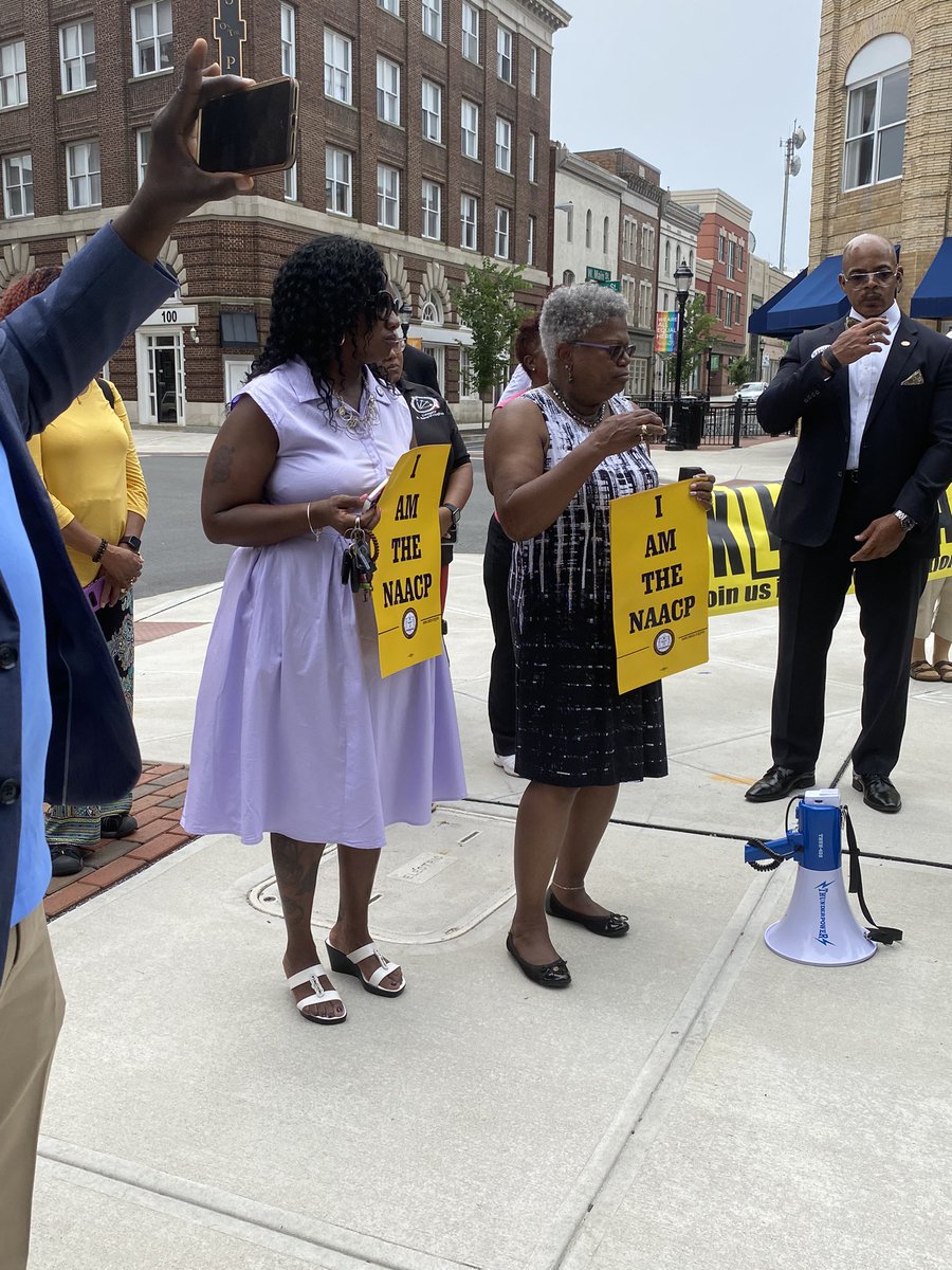 WicomicoNAACP's tweet photo. The buses are on their way to Berlin and then OC! Thank you for stopping in Salisbury where Branch President Amanda Hopkins made her inaugural speech along with other elected officials and organizers. #BeBoldForGood https://t.co/rUruccKYIM