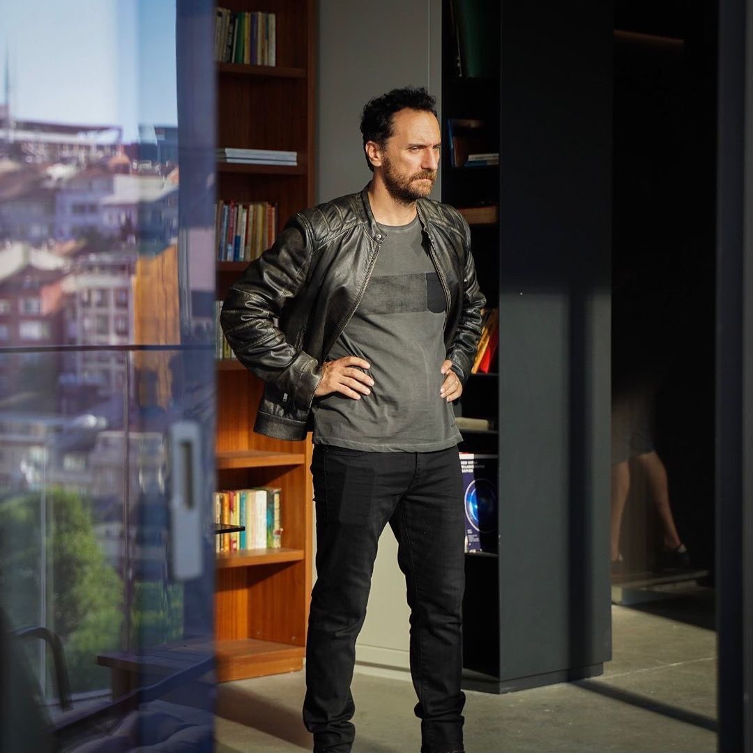 FiratCFansChile's tweet photo. The return of my King 👑 #FıratÇelık ☀️ I will simply always be lucky to be your fan, it is a great honor to be with you always, kisses from Chile 🇨🇱 @fratC 😘😘😘 you will always be my only Sunshine ☀️ https://t.co/lcKDSX2WwI