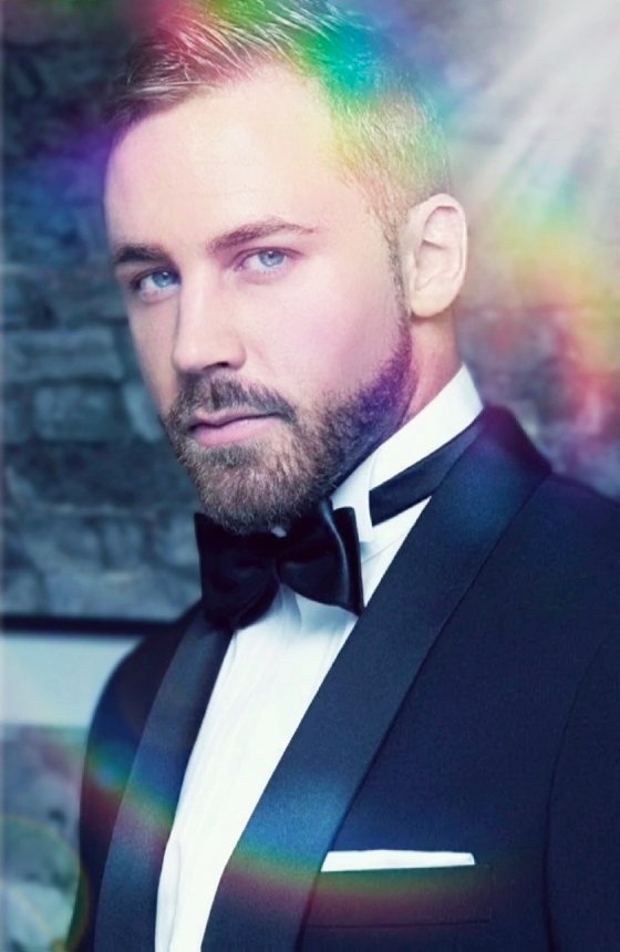 LossHit's tweet photo. Miss the less beard. Miss him in suits at Menatplay. https://t.co/D5lYr73rxJ