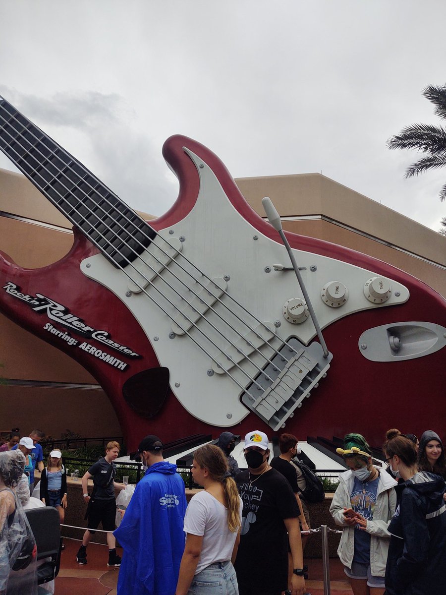 bogdog44's tweet photo. I don't like roller coasters but there is a seven year old girl in line and I'm getting a lot of family pressure.

I have about 35 more minutes before I am pot committed.

Favorite for Ditch Them
Retweet for Go Time https://t.co/2OQsb5HEAZ