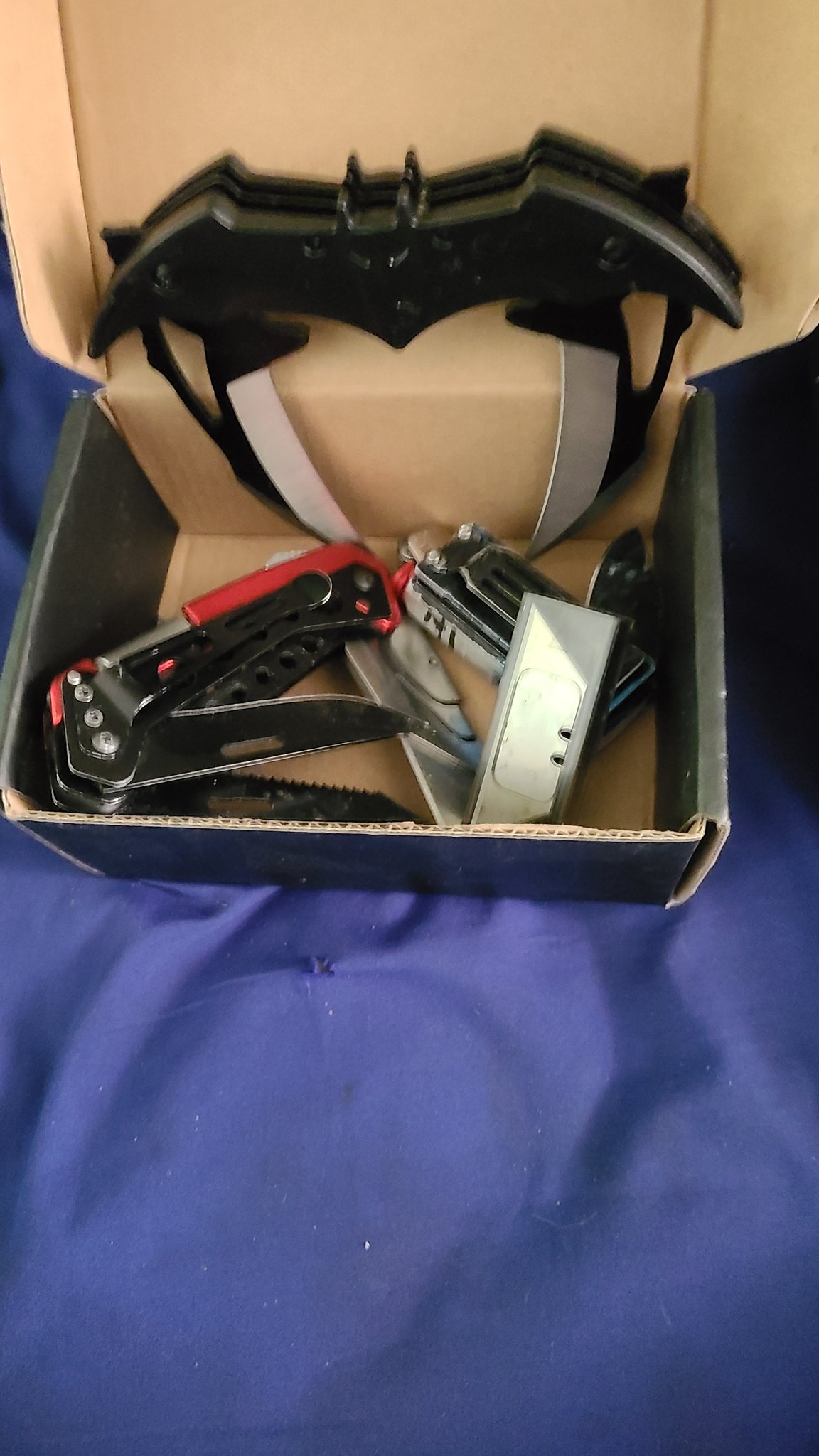 @WeAreTheUsed holy shit guys I found a box full of sharp objects https://t.co/np2XNL4coU