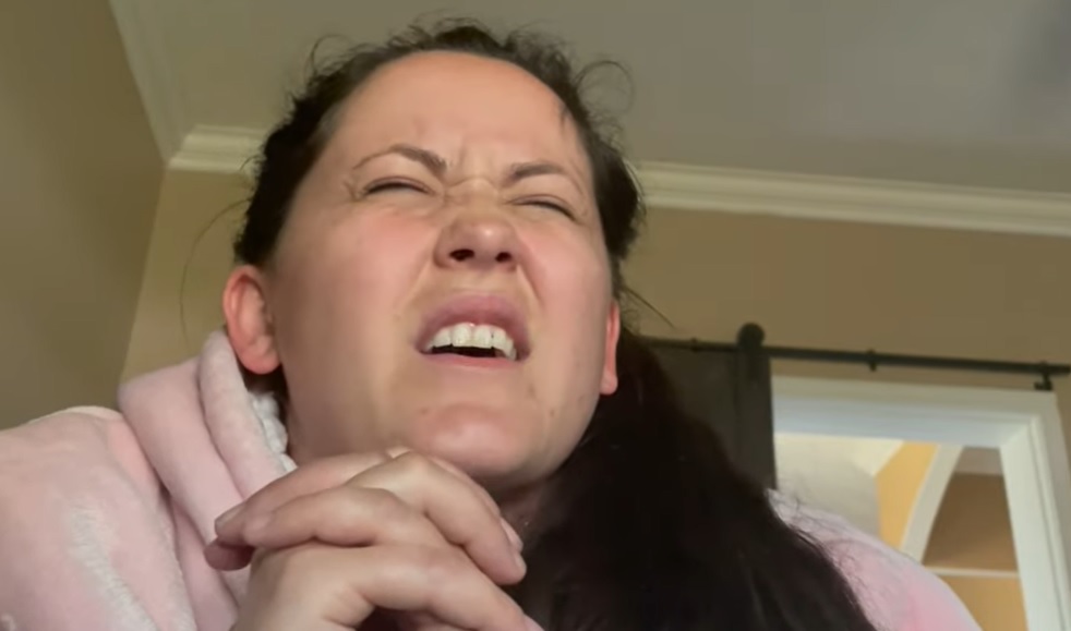 NEW RECAP: Former #TeenMom2 star Jenelle Evans makes health update video about her cysty brain, sweaty face & her desire to wear an eye patch: https://t.co/yRVS1x0ECM
(The Ashley seriously can't make this stuff up.) https://t.co/eESFLQGb9p