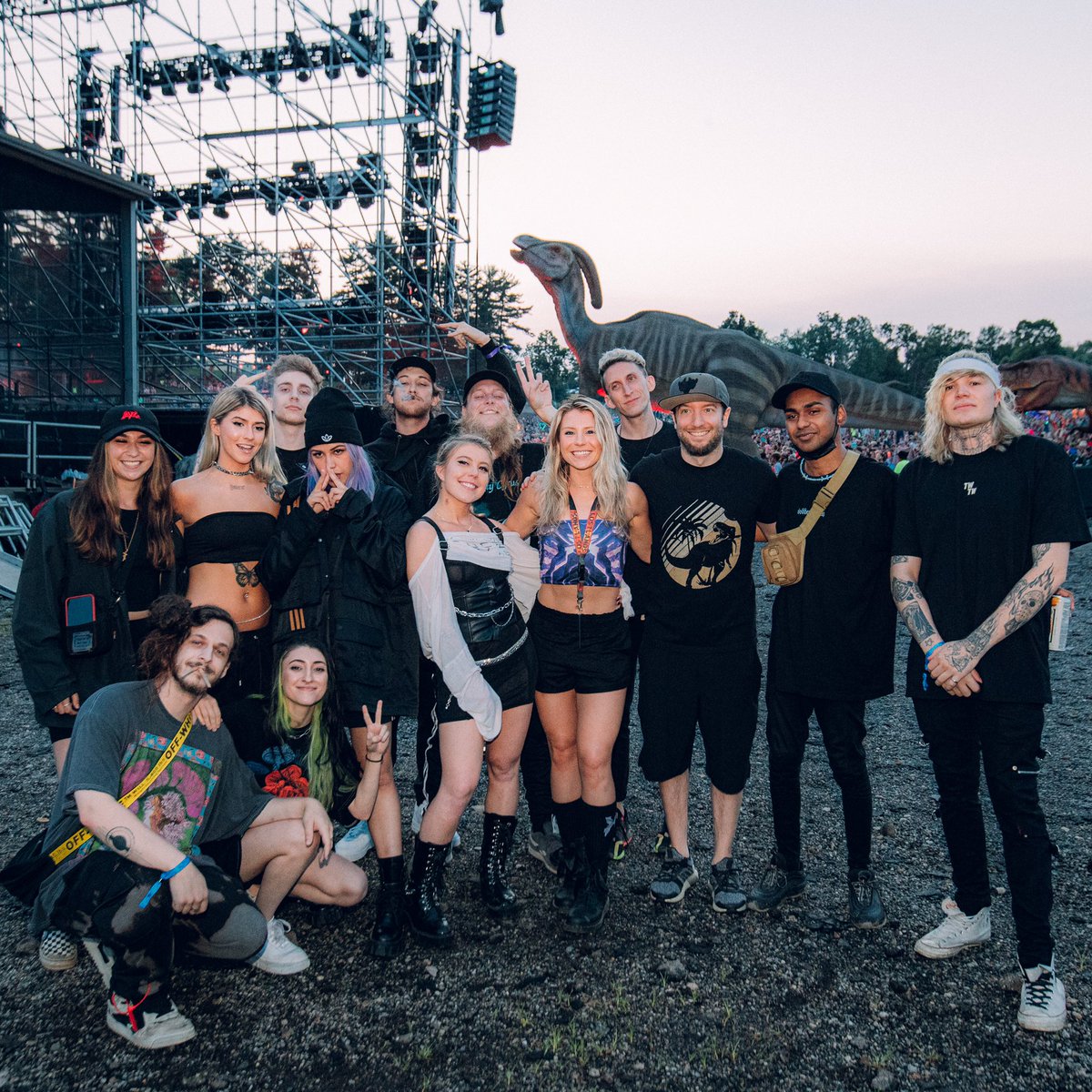 Kompanymusic's tweet photo. High school class photo dubstep edition
📸 @afreefilms https://t.co/UEe5kRHI8r